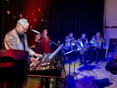 afb5fe70-5bb1-421b-b97a-cc643acc1076